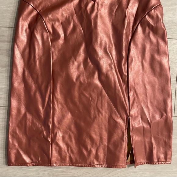 Pretty Little Thing Metallic Body-con Dress - Picture 3 of 8